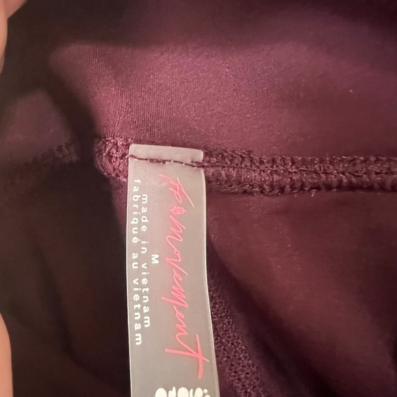 NWT Free People Movement high rise ruffle leggings fig jam size Medium - Picture 6 of 8